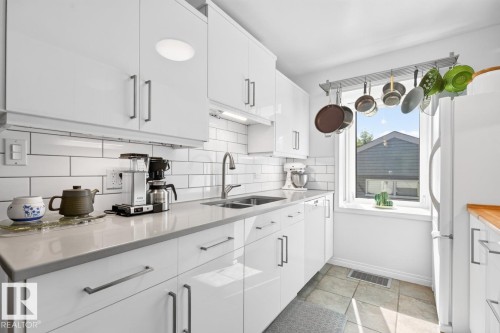 8523 84 Avenue Nw, Edmonton, AB 