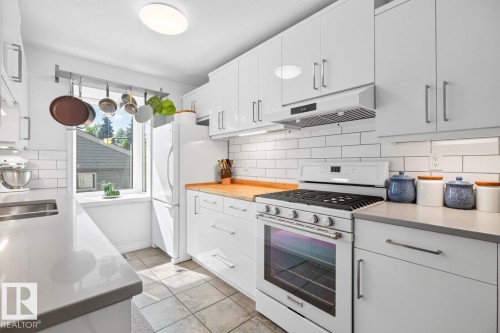 8523 84 Avenue Nw, Edmonton, AB 