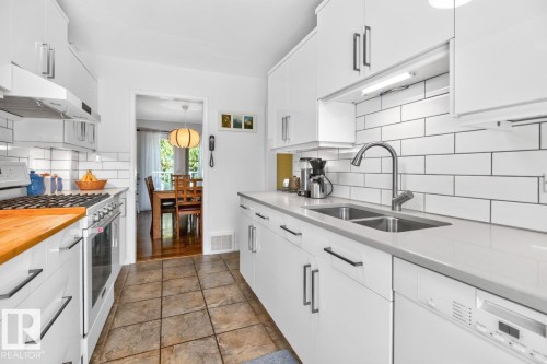 8523 84 Avenue Nw, Edmonton, AB 