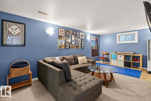 8523 84 Avenue Nw, Edmonton, AB 