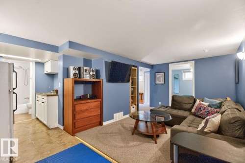 8523 84 Avenue Nw, Edmonton, AB 