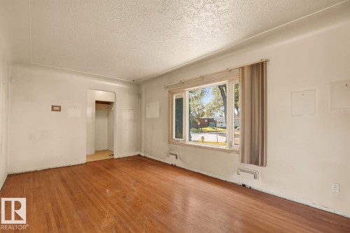 Hardwood flooring, bay window, and a built-in closet - 12309 128 Street Nw, Edmonton, AB 