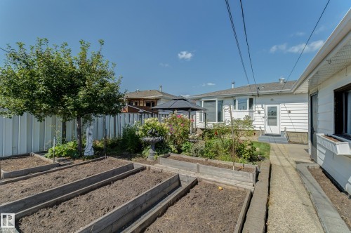 11623 49 Avenue Nw, Edmonton, AB 