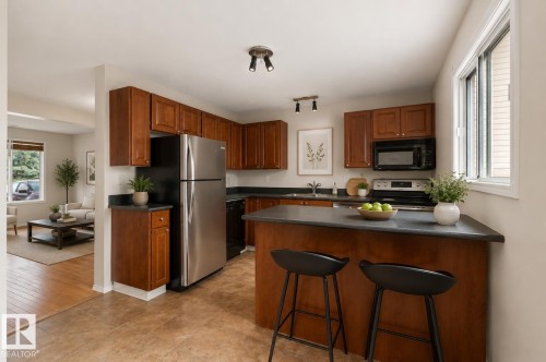 8313 156 Avenue Nw, Edmonton, AB 