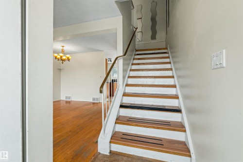8313 156 Avenue Nw, Edmonton, AB 