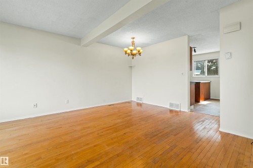 8313 156 Avenue Nw, Edmonton, AB 
