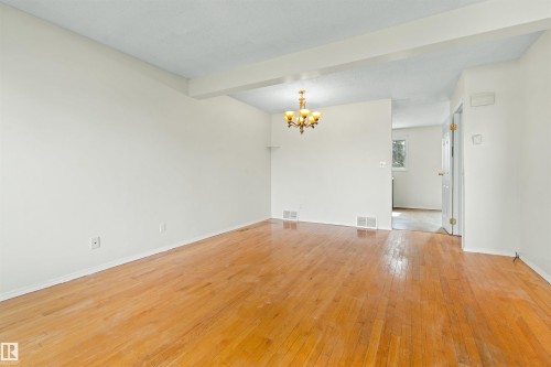 8313 156 Avenue Nw, Edmonton, AB 