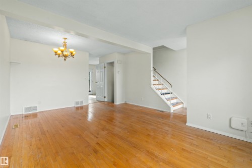8313 156 Avenue Nw, Edmonton, AB 