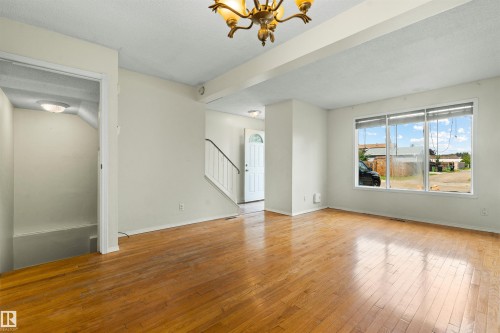 8313 156 Avenue Nw, Edmonton, AB 