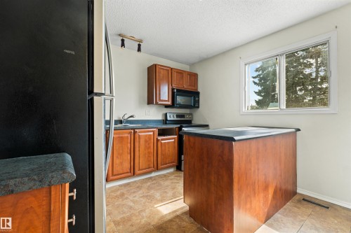 8313 156 Avenue Nw, Edmonton, AB 