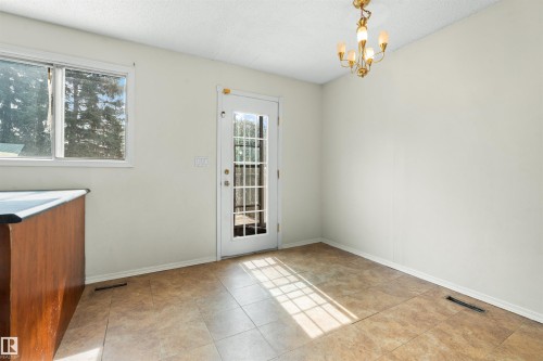 8313 156 Avenue Nw, Edmonton, AB 