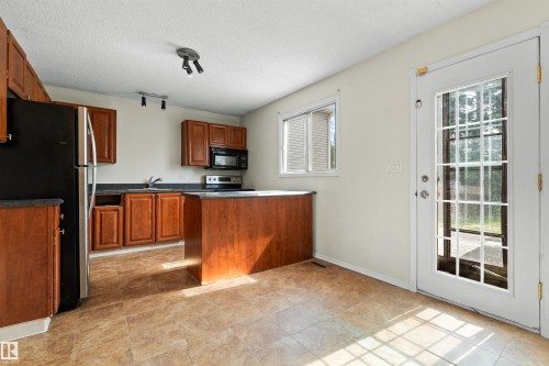 8313 156 Avenue Nw, Edmonton, AB 