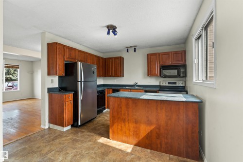 8313 156 Avenue Nw, Edmonton, AB 