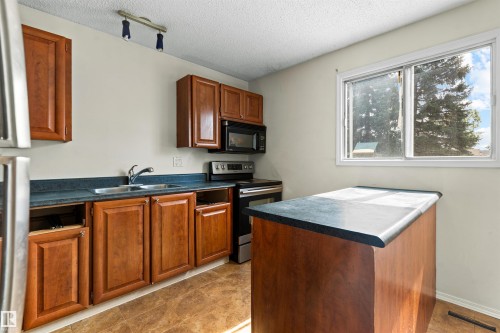 8313 156 Avenue Nw, Edmonton, AB 