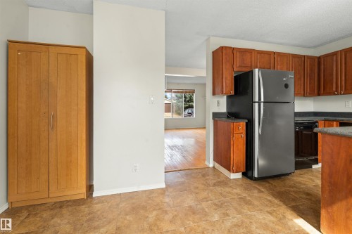 8313 156 Avenue Nw, Edmonton, AB 