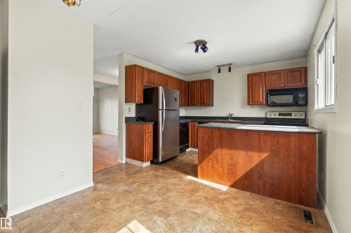 8313 156 Avenue Nw, Edmonton, AB 