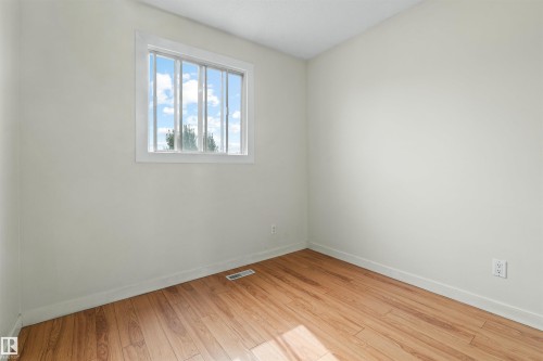 8313 156 Avenue Nw, Edmonton, AB 