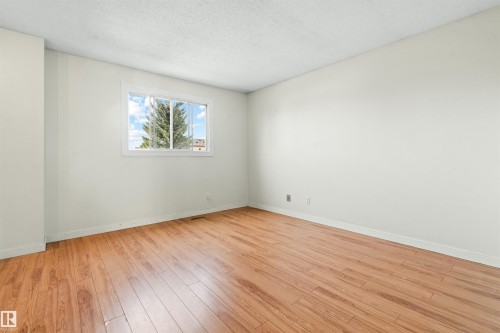 8313 156 Avenue Nw, Edmonton, AB 