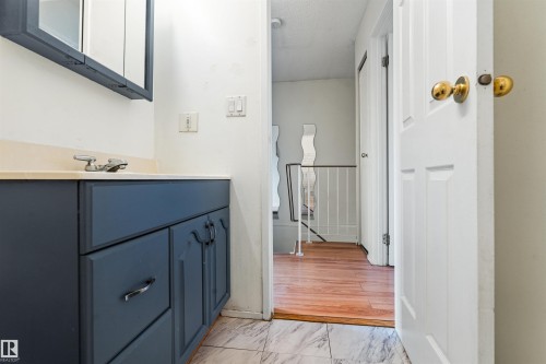 8313 156 Avenue Nw, Edmonton, AB 