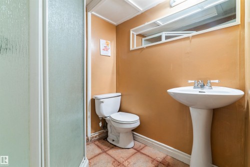 8313 156 Avenue Nw, Edmonton, AB 