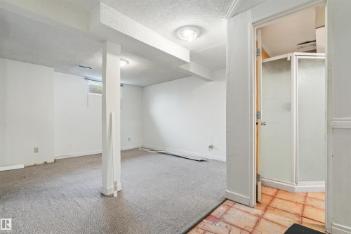 8313 156 Avenue Nw, Edmonton, AB 