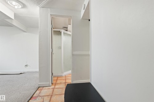 8313 156 Avenue Nw, Edmonton, AB 