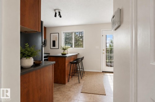 8313 156 Avenue Nw, Edmonton, AB 