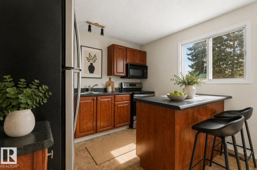 8313 156 Avenue Nw, Edmonton, AB 