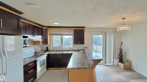 4928 31 Avenue Nw, Edmonton, AB 