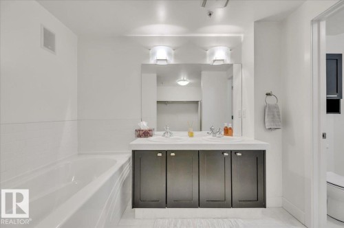 #503 10028 119 St Nw, Edmonton, AB - Indoor Photo Showing Bathroom