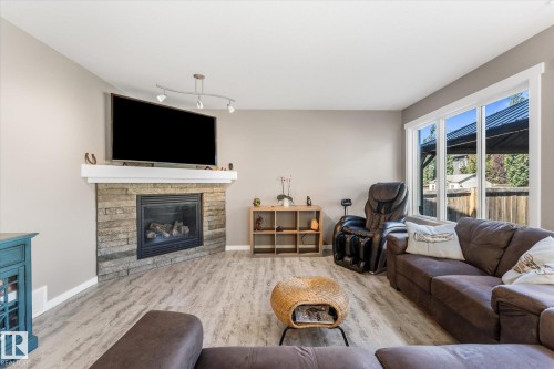 114 Hilldowns Drive, Spruce Grove, AB 