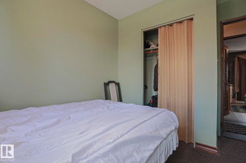 Wall-to-wall carpeting with light green painted walls - 11440 144 Avenue Nw, Edmonton, AB 