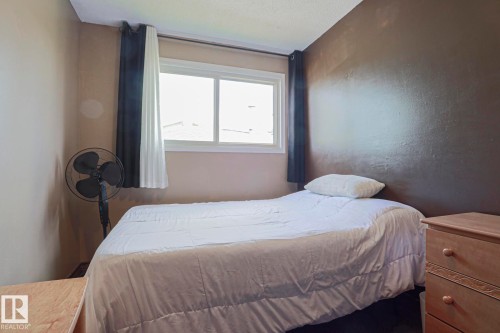 Neutral wall tones with a contrasting accent wall and window with white trim - 11440 144 Avenue Nw, Edmonton, AB 