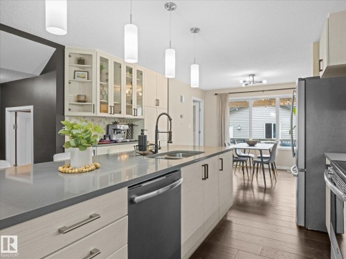 2533 Price Way Sw, Edmonton, AB 