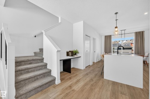 5310 22A Avenue Sw, Edmonton, AB 