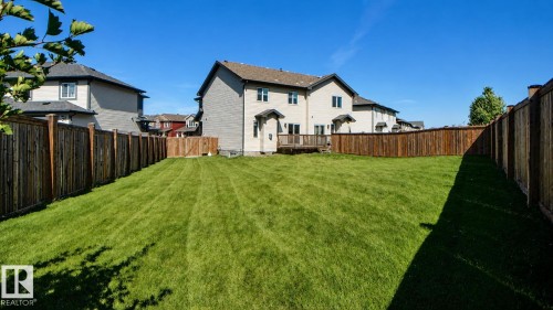 Expansive lawn area enclosed by wooden fencing - 4847 173 Avenue Nw, Edmonton, AB 
