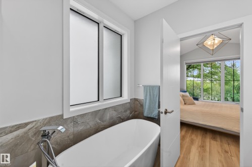 9108 64 Avenue Nw, Edmonton, AB 