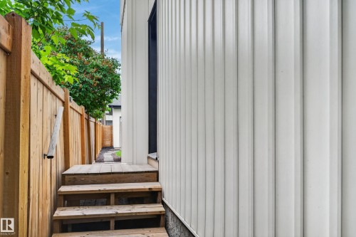9108 64 Avenue Nw, Edmonton, AB 