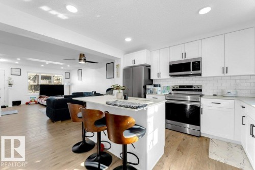 1183 Aster Boulevard Nw, Edmonton, AB - Indoor Photo Showing Kitchen