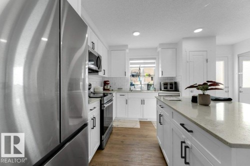 1183 Aster Boulevard Nw, Edmonton, AB - Indoor Photo Showing Kitchen With Upgraded Kitchen
