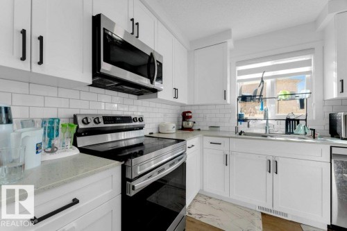 1183 Aster Boulevard Nw, Edmonton, AB - Indoor Photo Showing Kitchen With Upgraded Kitchen