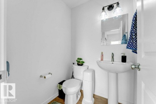 1183 Aster Boulevard Nw, Edmonton, AB - Indoor Photo Showing Bathroom