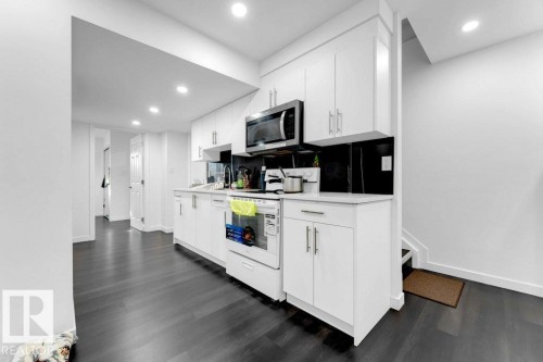 1183 Aster Boulevard Nw, Edmonton, AB - Indoor Photo Showing Kitchen