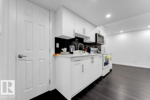 1183 Aster Boulevard Nw, Edmonton, AB - Indoor Photo Showing Kitchen
