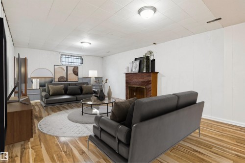 16010 87 Avenue Nw, Edmonton, AB 