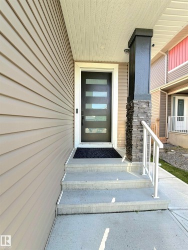 Siding exterior with a covered entry - 20827 130 Avenue Nw, Edmonton, AB 