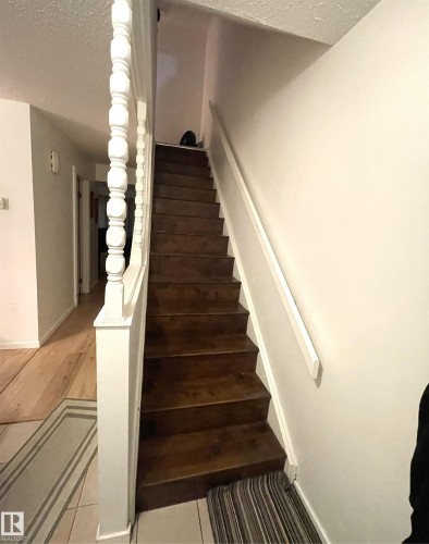 Wood-finish staircase with white balusters - #D1 1 Garden Grove Nw, Edmonton, AB 