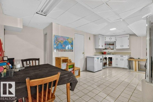8308 68A Street Nw, Edmonton, AB 