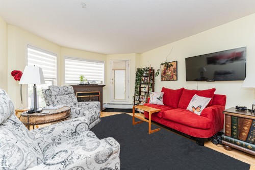 911 Rabbit Hill Road Nw, Edmonton, AB - Indoor Photo Showing Living Room
