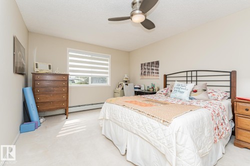 911 Rabbit Hill Road Nw, Edmonton, AB - Indoor Photo Showing Bedroom